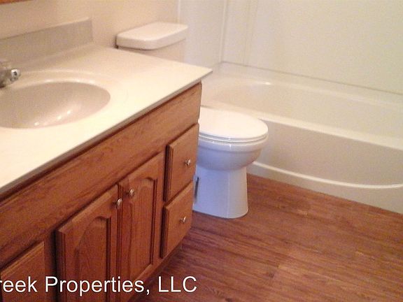 4th image of 209 E 11th St APT 8