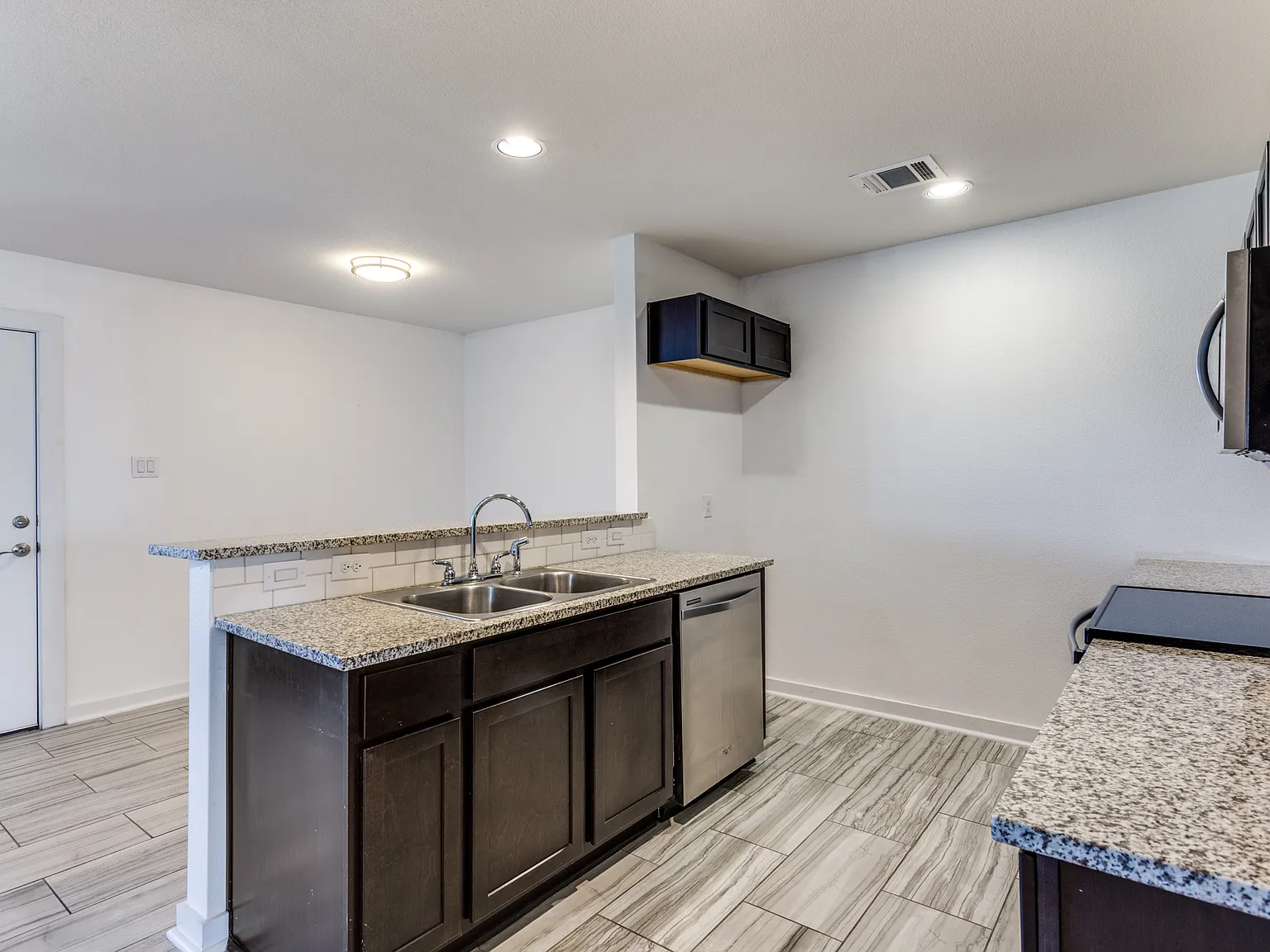 3 bed, 1327 sqft, $1,700 — Photo 4