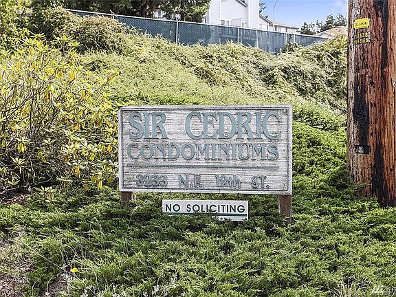 This is an investor's dream with no rental cap, and blocks from Renton Technical College and major commuting routes. Enjoy the added benefit of on-site locked storage. 