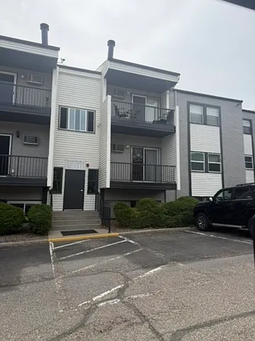 1300 Golden Cir #210