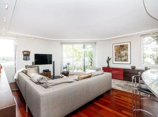 1575 Beach Ave, Vancouver, BC V6G1Y5