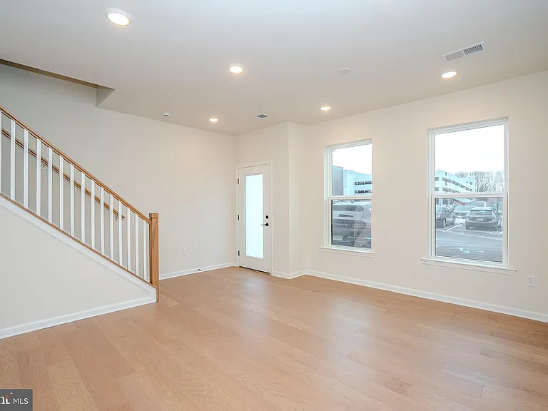 507 Reading Ct — Photo 5