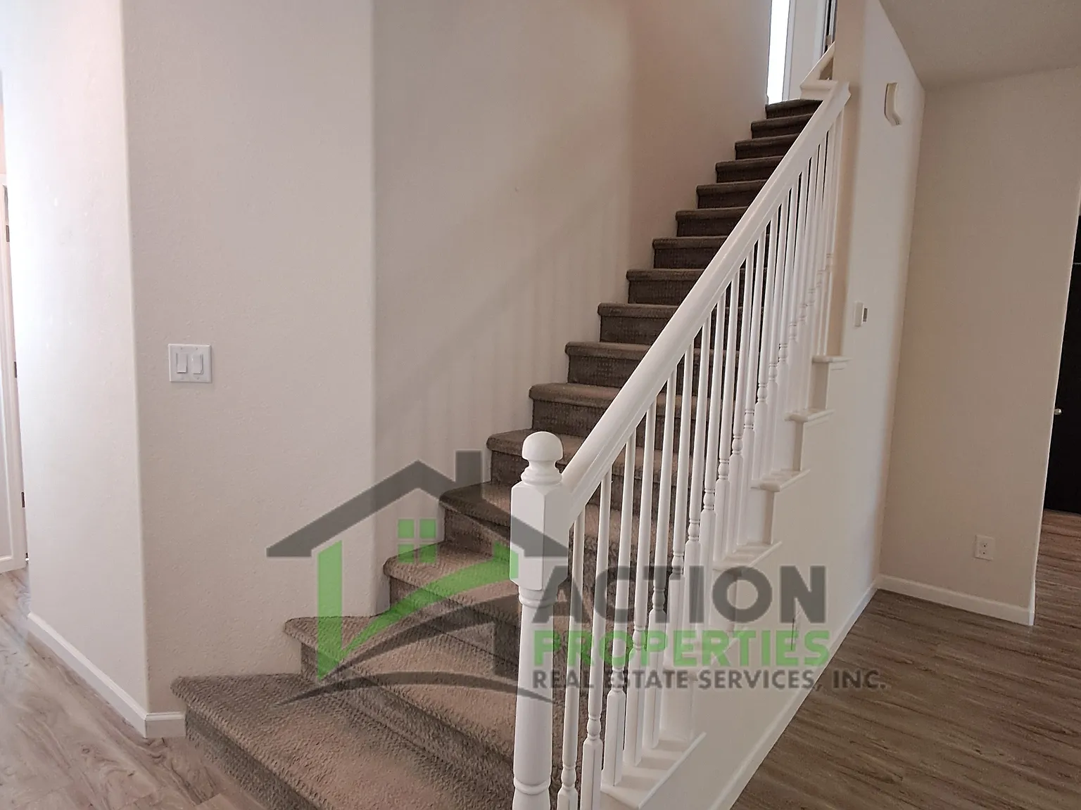 4 bed, 2133 sqft, $2,995 — Photo 4