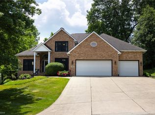 6152 Sandy Ridge Cir NW, North Canton, OH 44720