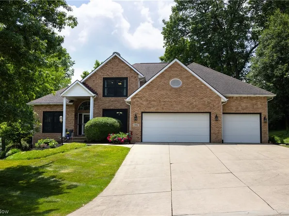 6152 Sandy Ridge Cir NW, North Canton, OH 44720
