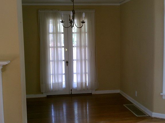 3rd image of 325 Cushing Ave