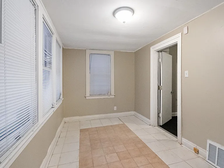 8950 S Bishop St — Photo 15