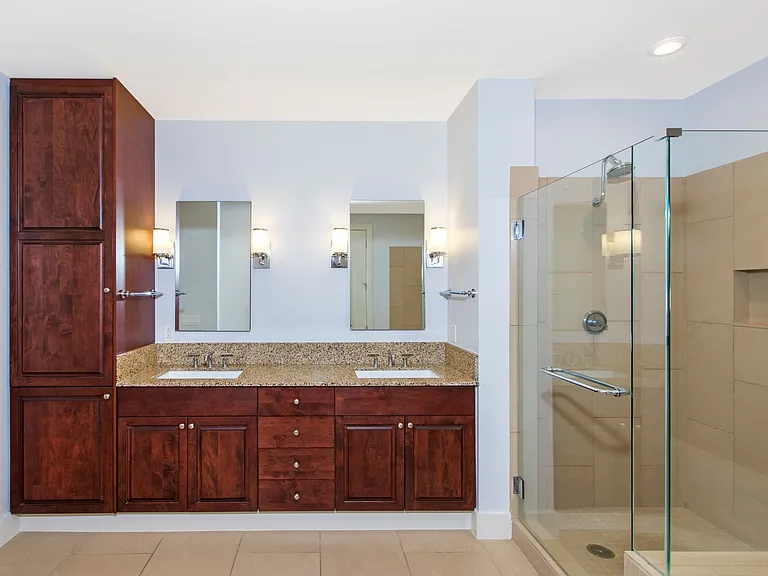 610 E Market St #2615 — Photo 10