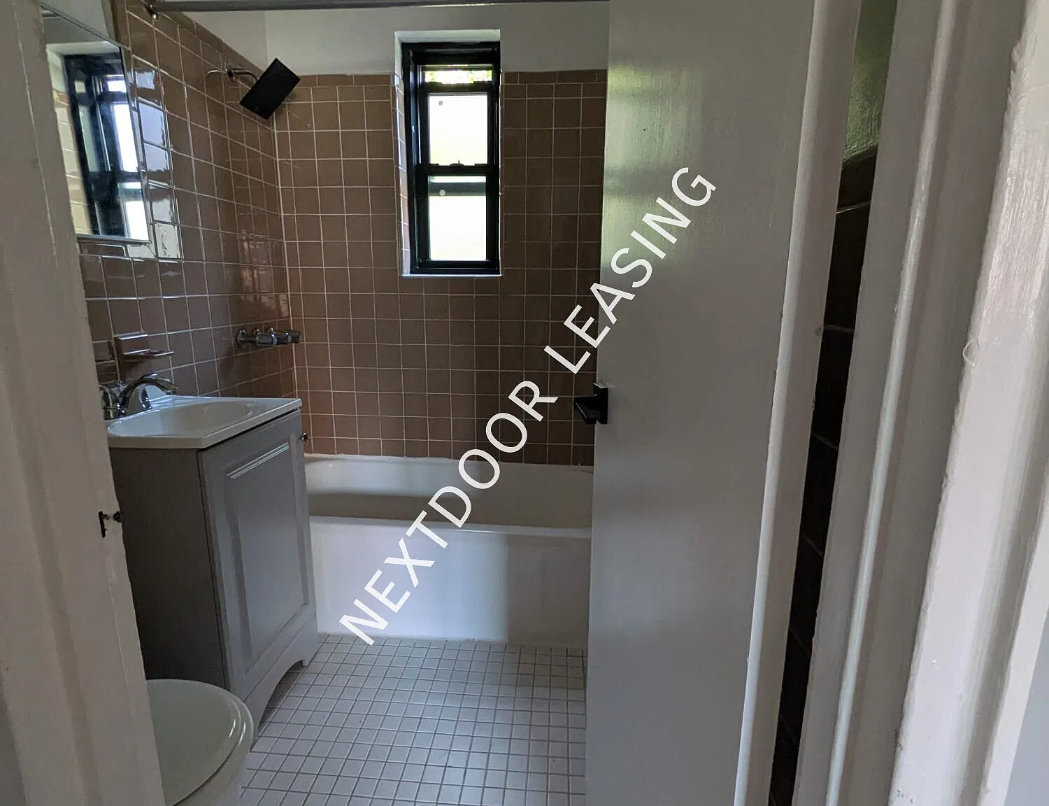 41 Belgrove Dr — Photo 3