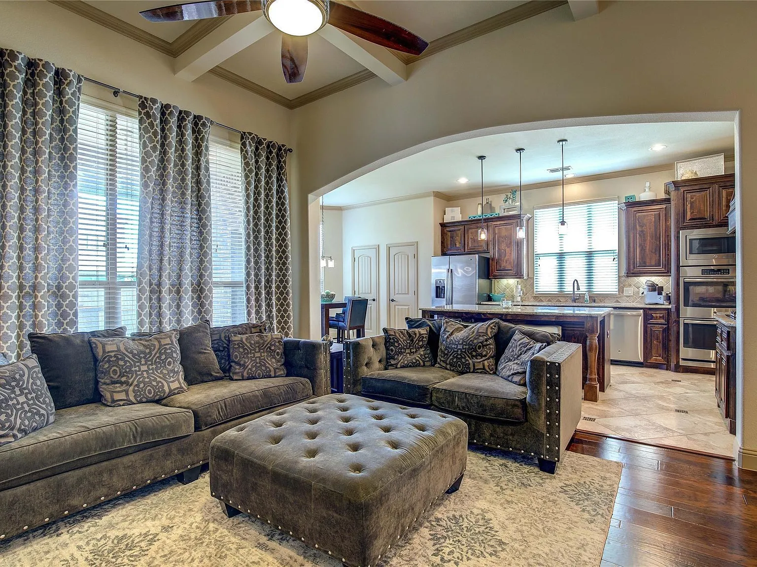 904 Lake Meadow Ln — Photo 2