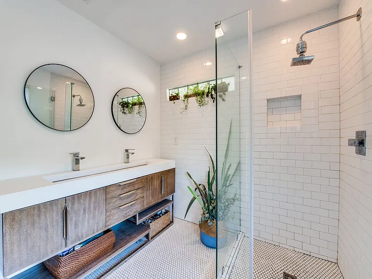 102 Wellesley Blvd — Photo 17
