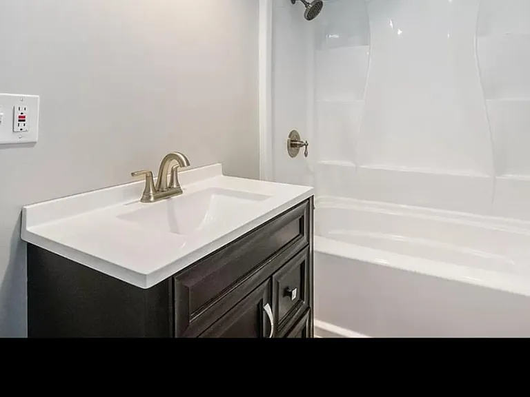 1127 Race St NE — Photo 4