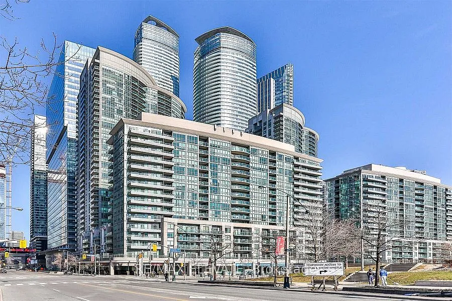 51 Lower Simcoe St #308
