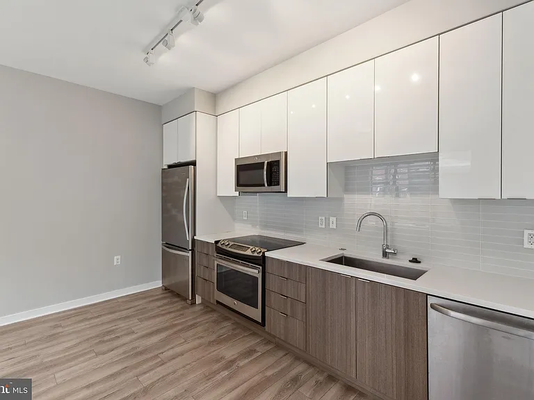 911 2nd St NE #207 — Photo 7