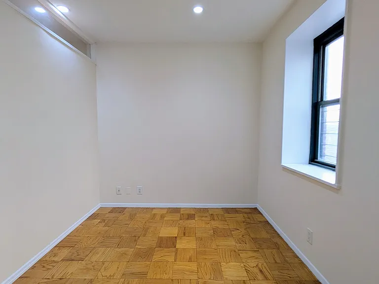 555 E 78th St #3E — Photo 9