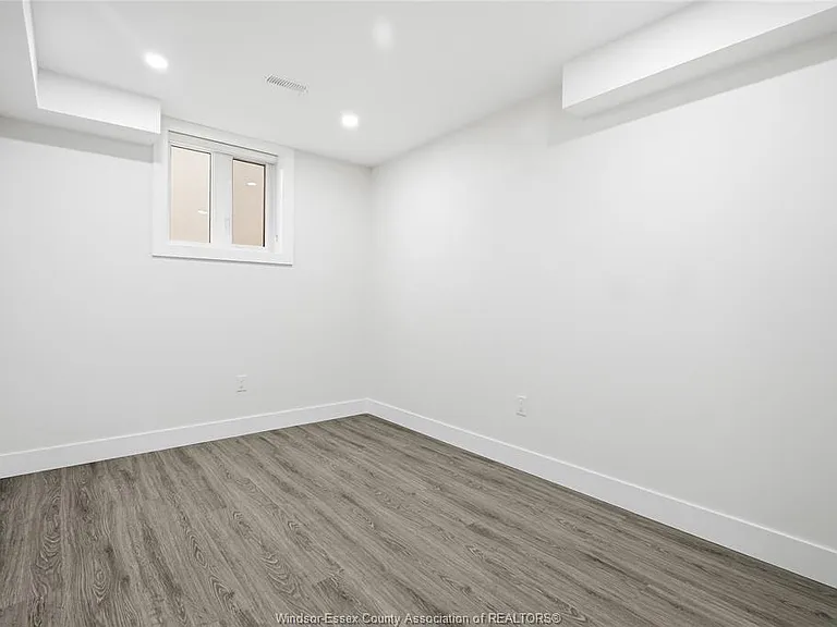 2490 George Ave #LOWER — Photo 9
