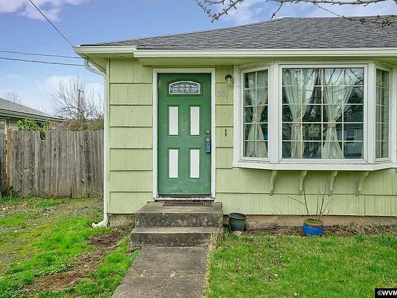 3rd image of 305 15th Ave SE