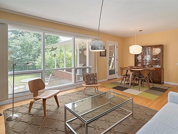 5th image of 1737 Sanford Pl
