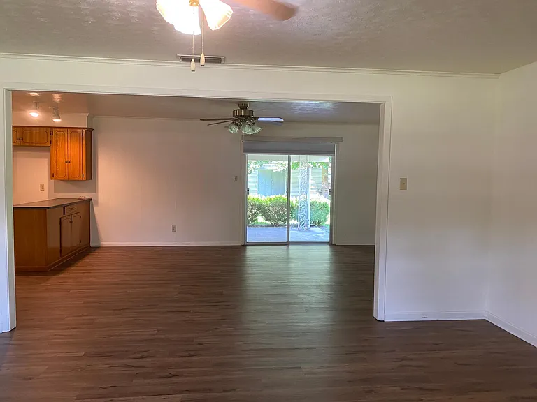 2811 Royal Dr — Photo 3
