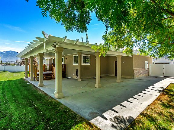 3rd image of 2126 W Silver Tree Cir