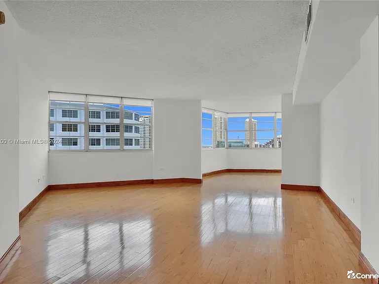 905 Brickell Bay Dr #1831 — Photo 3