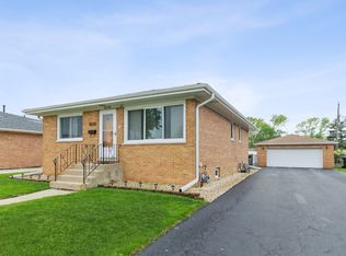 10532 Sycamore Dr, Chicago Ridge, IL 60415