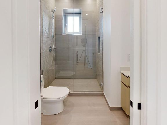 4th image of 2202 W Race Ave #3W