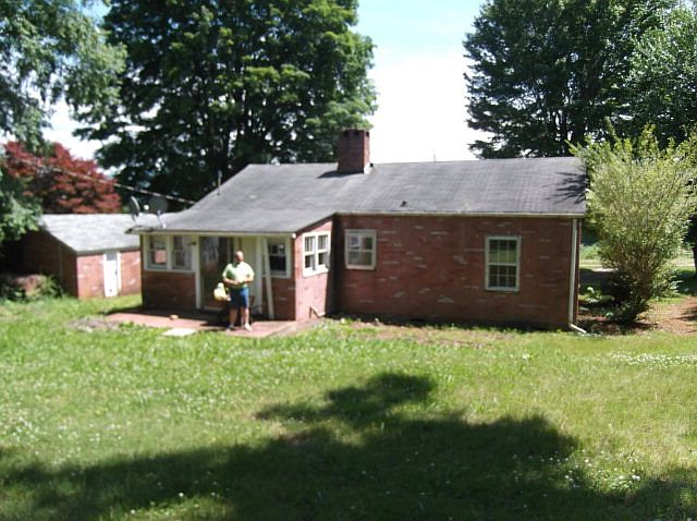 2nd image of 176 White Oak St