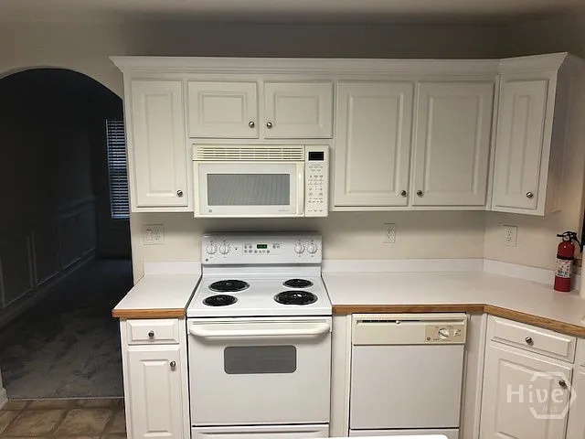 225 Lexington Cir — Photo 14