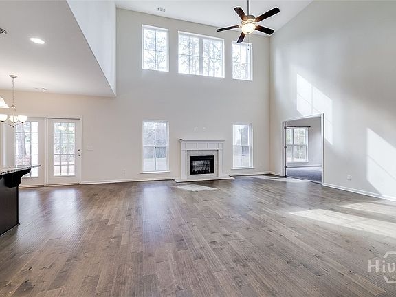 5th image of 801 Walthour Dr