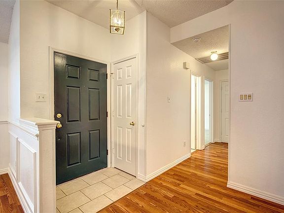 3rd image of 2505 Doyle Dr