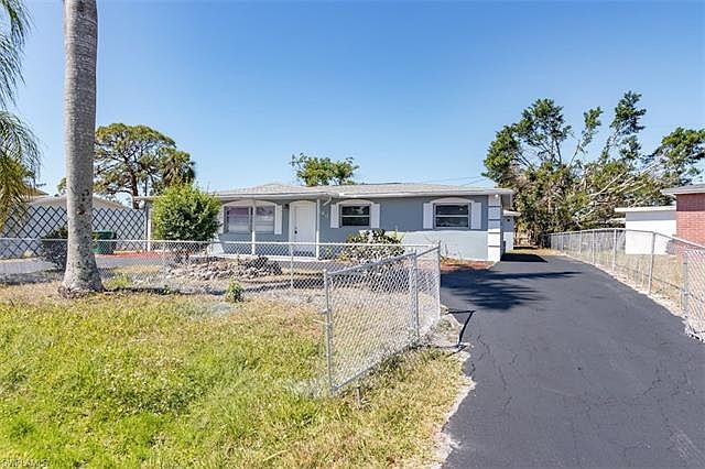 1st image of 883 Coconut Cir E