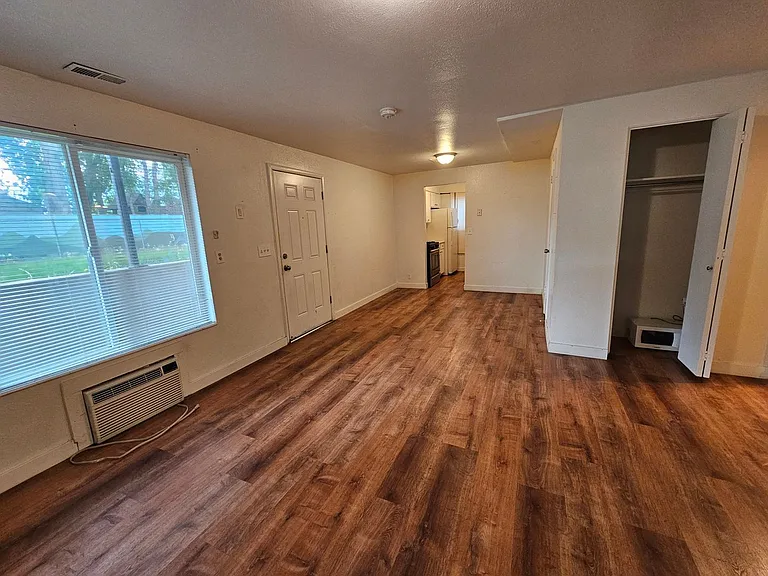 2707 S Adams Street — Photo 2