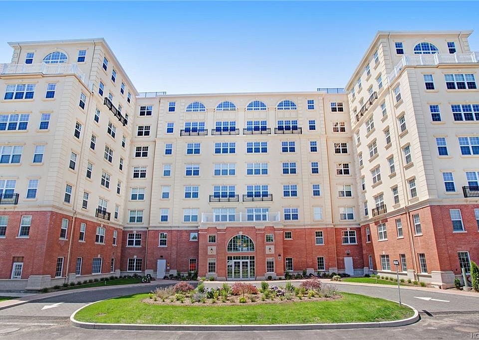 1st image of 10 Byron Pl Unit 207