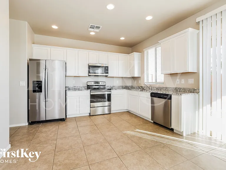 200 E Imperial Ct — Photo 6