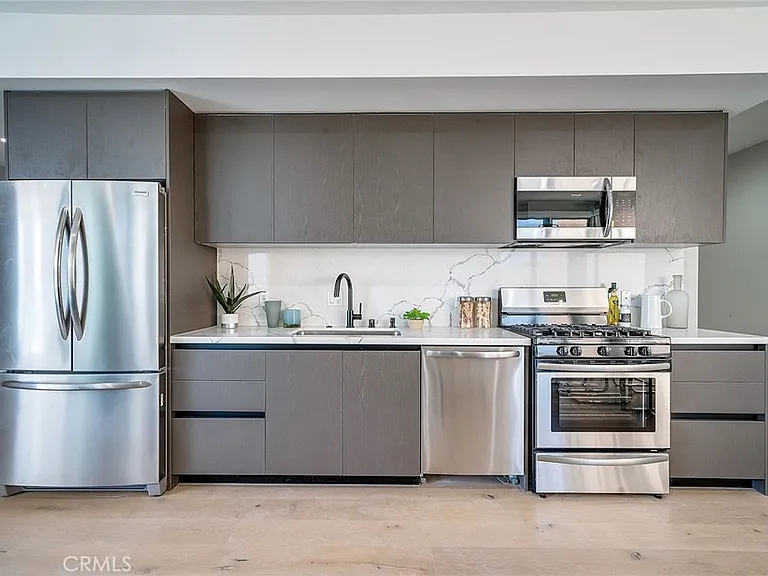 1148 N Detroit St #1B — Photo 6