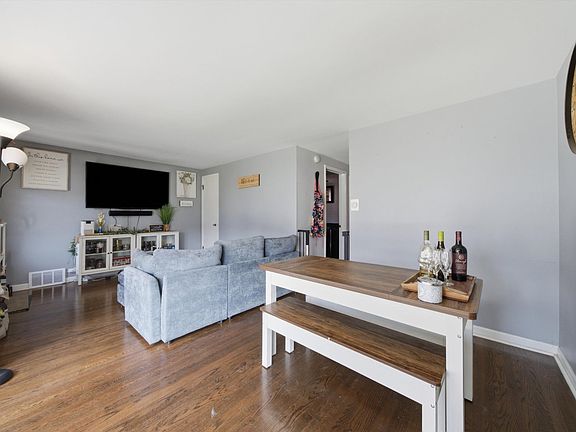 5th image of 5231 S Meade Ave