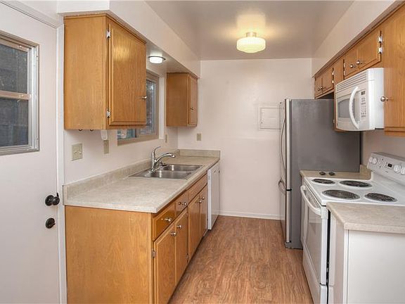 4th image of 3734 Venitia Ln