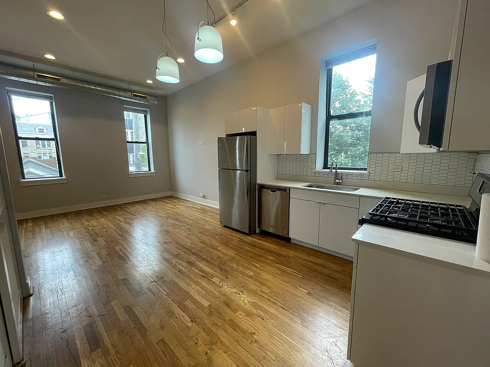 1801 S Throop St #204