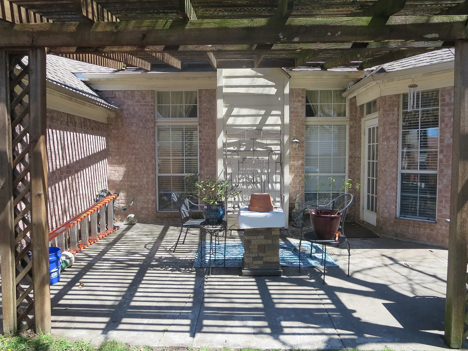 3 bed, 2222 sqft, $2,650 — Photo 3