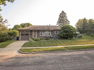 2217 S Braemar Dr, Sioux Falls, SD 57105