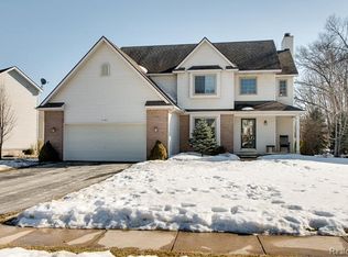 1306 Morning Mist Dr, Howell, MI 48843