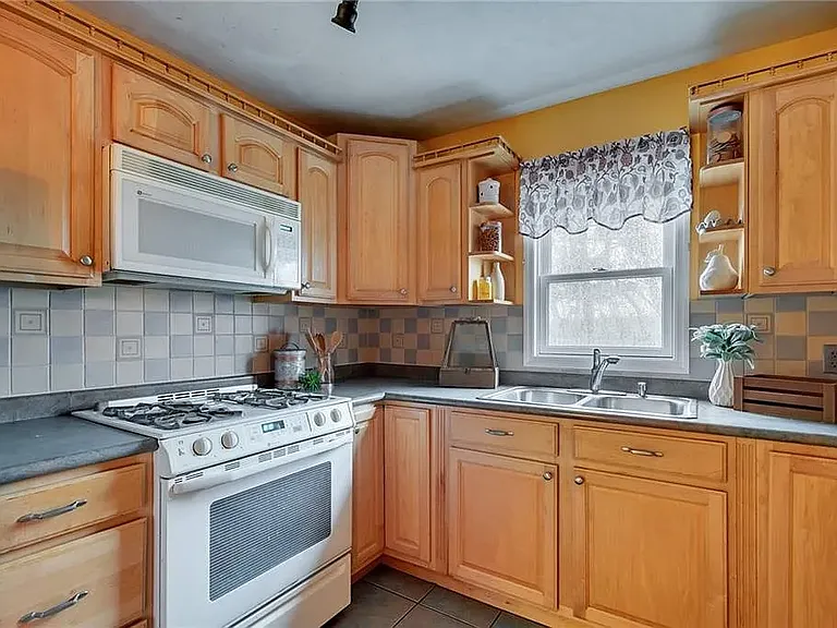 1547 Route 208 — Photo 3