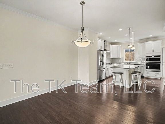 5th image of 2712 Grand Union Way