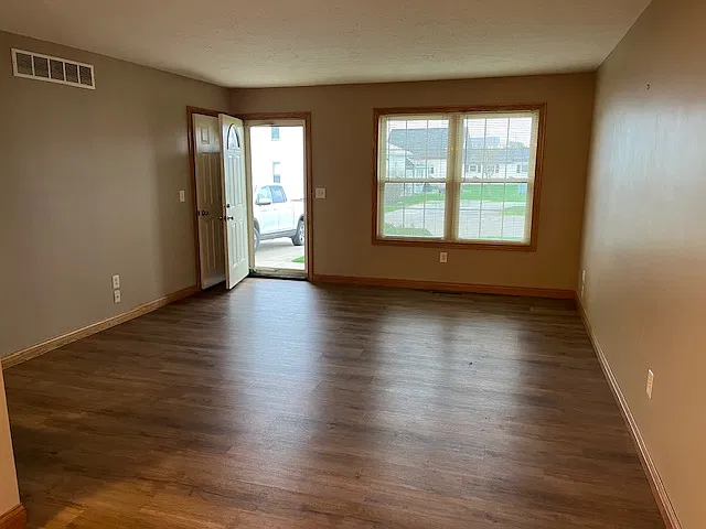 2 bed, 1025 sqft, $1,200 — Photo 2