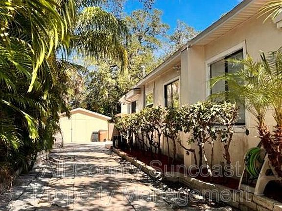 2nd image of 424 Wildwood Way