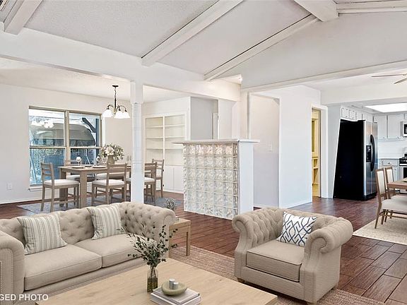 3rd image of 225 N Tunbridge Rd