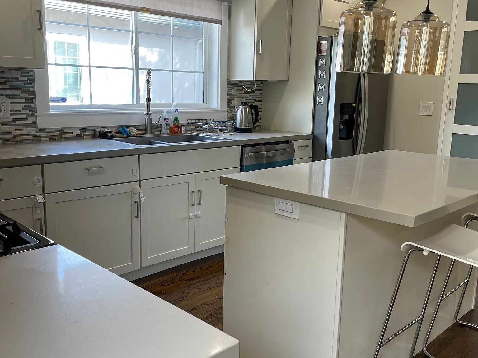 3 bed, 1320 sqft, $6,100 — Photo 3