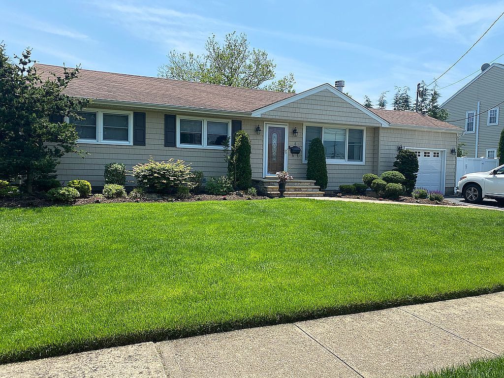 4 Hampton Blvd, Massapequa, NY 11758 Zillow