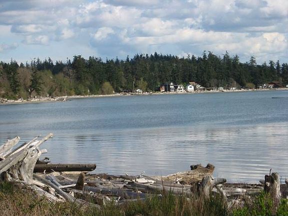 3rd image of 888 Livingston Bay Shr